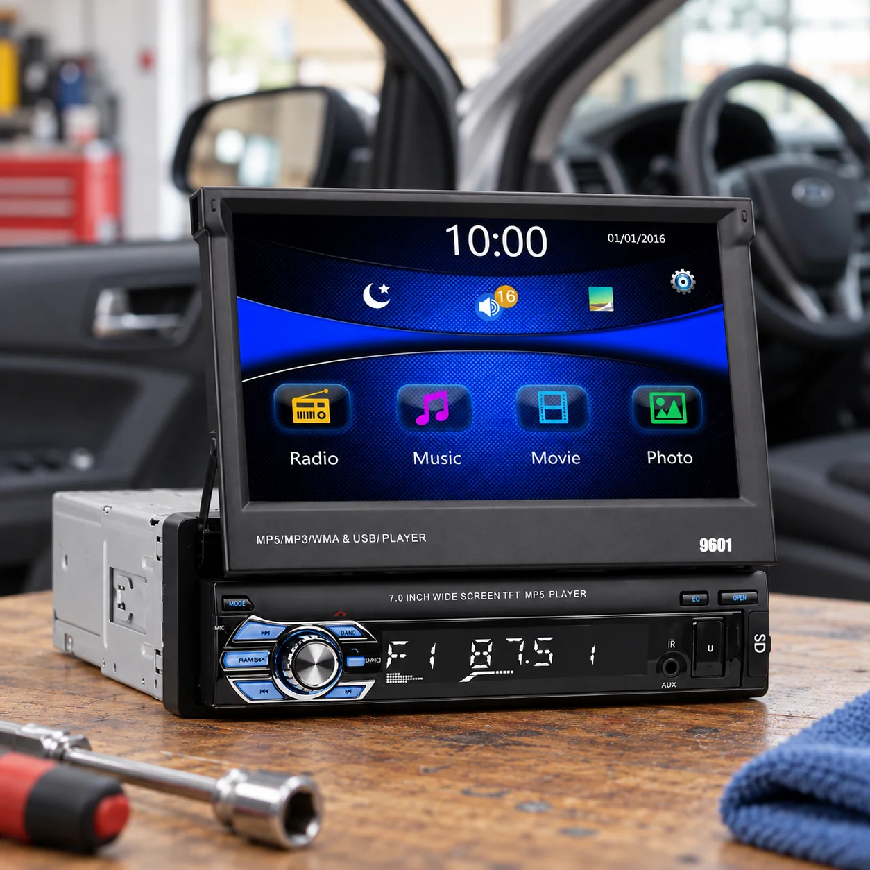Auto radio 9601 sa ekranom na izvlačenje
