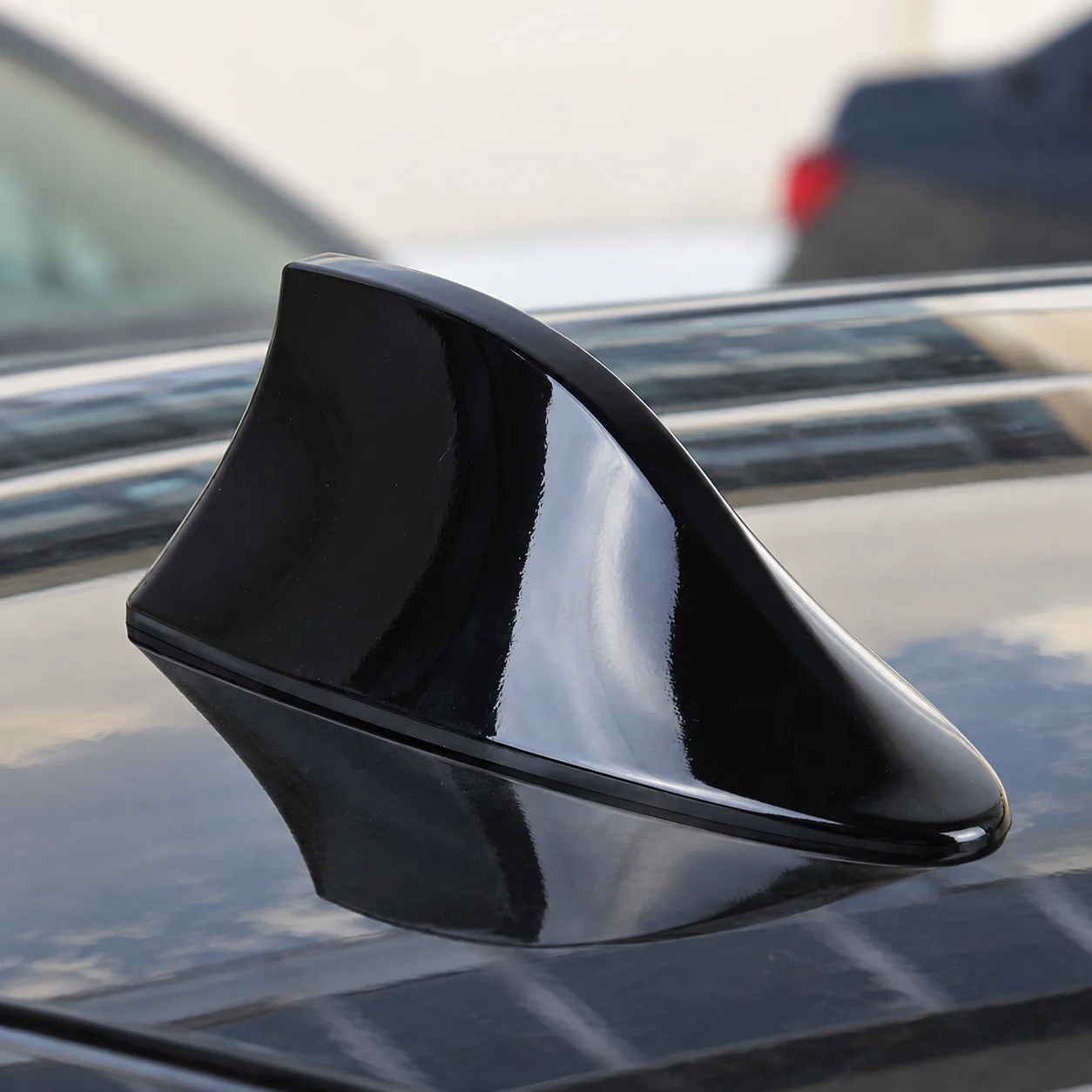 Univerzalna antena ajkula za auto