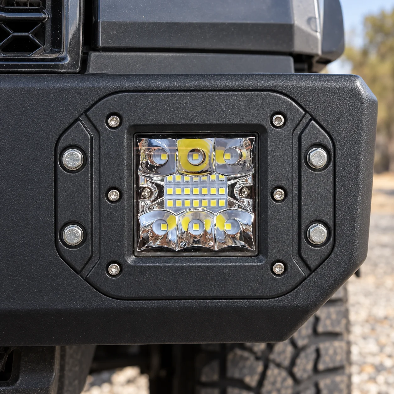 LED radni reflektor – crni sa montažnom prirubnicom