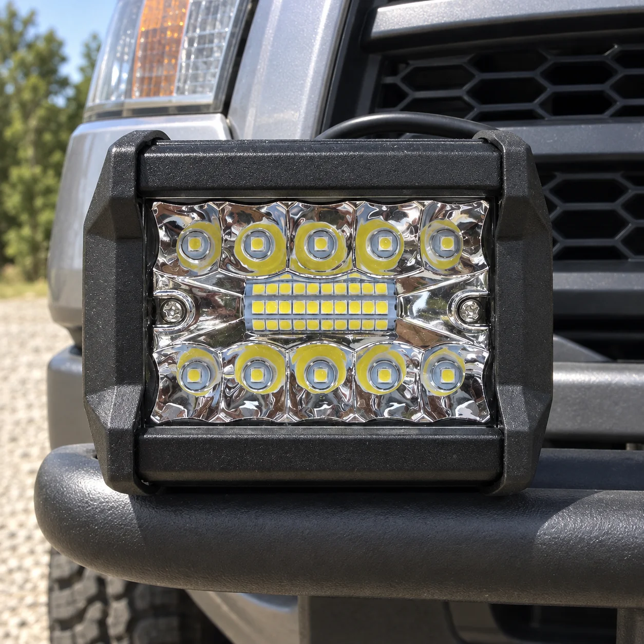 LED radni reflektor – pravougaoni crni sa kombinovanim LED rasporedom