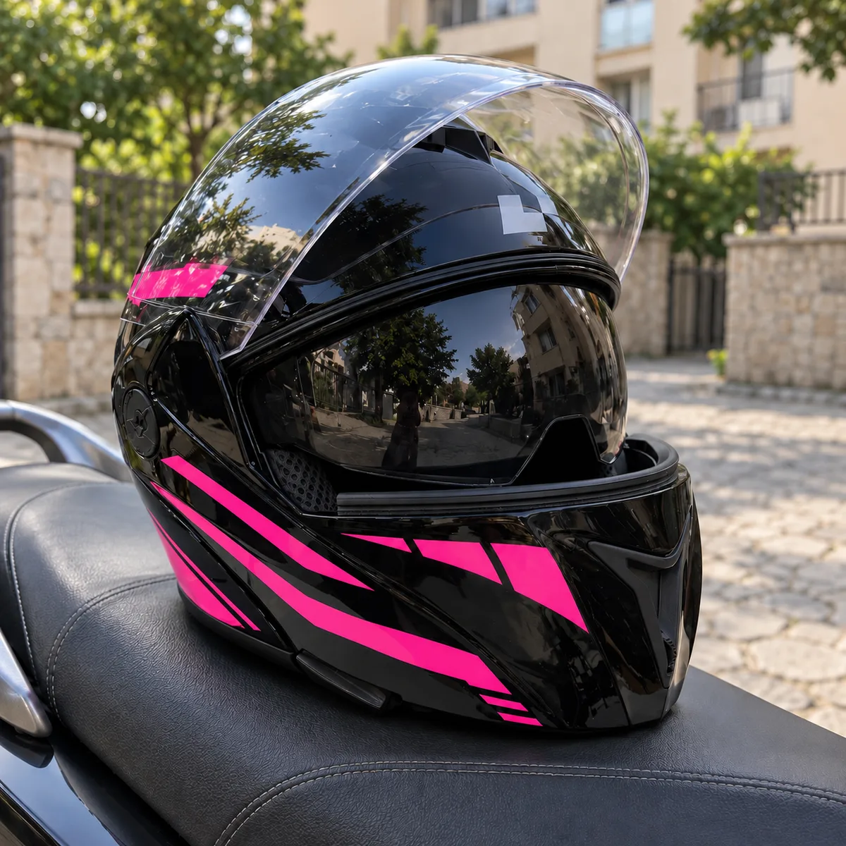 Kaciga za motor – crna sa roze šarama, preklopna
