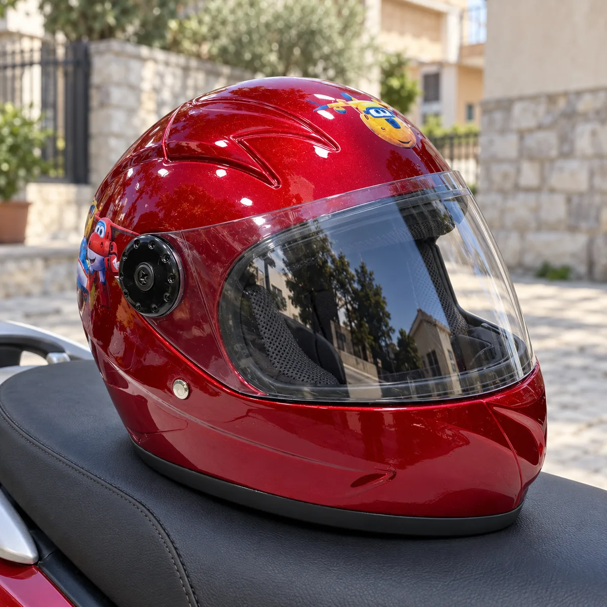 Kaciga dječija za motor – crvena sa crtanim motivima